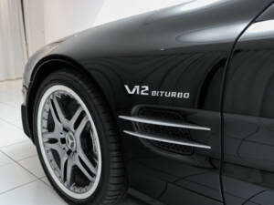 Image 15/21 of Mercedes-Benz SL 65 AMG (2005)