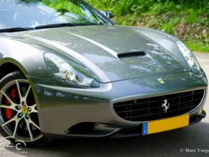 Image 22/85 de Ferrari California (2010)