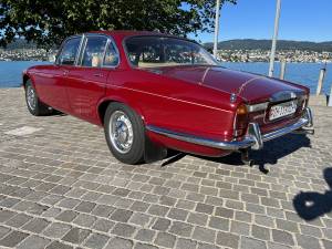 Image 6/10 of Daimler Sovereign 4.2 (1973)