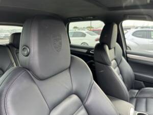 Bild 27/63 von Porsche Cayenne Turbo (2010)