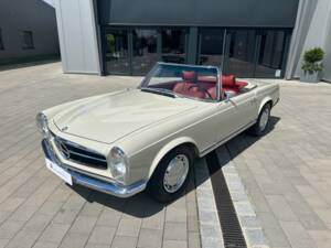 Image 11/30 of Mercedes-Benz 280 SL (1970)