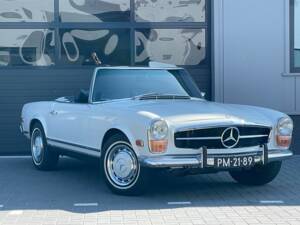 Image 13/33 of Mercedes-Benz 280 SL (1971)