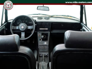 Image 17/37 of Alfa Romeo 2.0 Spider (1993)