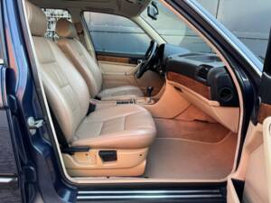 Immagine 54/99 di BMW 735i (1988)
