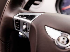 Image 28/37 of Bentley Continental GT V8 (2013)
