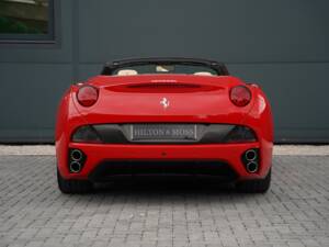 Image 8/50 of Ferrari California (2010)