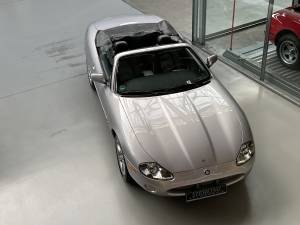 Bild 2/32 von Jaguar XK8 4.0 (2000)