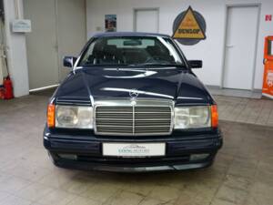Image 9/33 of Mercedes-Benz 300 CE-24 (1993)
