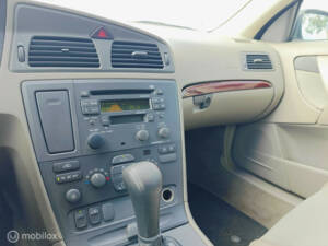 Image 22/39 of Volvo V 70 2.4 (2000)