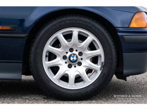 Image 16/29 de BMW 325i (1993)