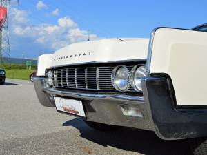 Image 3/50 of Lincoln Continental Convertible (1967)