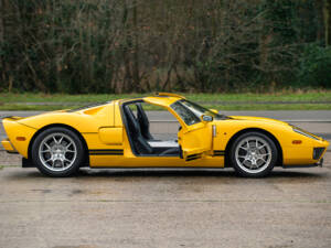 Image 15/30 of Ford GT (2005)