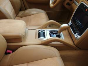 Image 47/98 of Porsche Cayenne GTS (2008)
