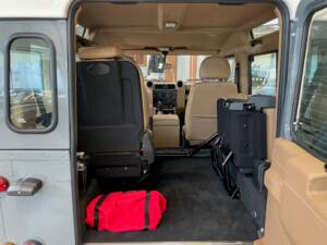 Bild 7/8 von Land Rover Defender 90 Works V8 (2012)