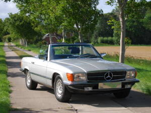 Image 2/96 de Mercedes-Benz 280 SL (1982)