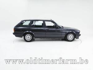 Immagine 6/15 di BMW 325i Touring (1988)