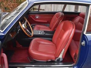 Image 26/55 of Ferrari 365 GT 2+2 (1968)