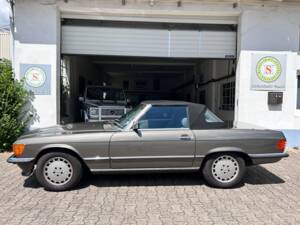 Image 30/37 of Mercedes-Benz 560 SL (1986)