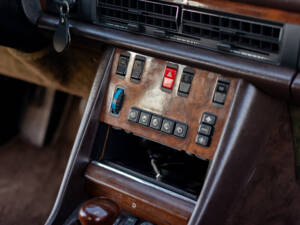 Image 57/95 of Mercedes-Benz 560 SEC (1985)