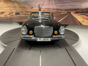 Image 19/37 of Mercedes-Benz 280 SE (1970)