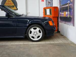 Image 32/33 of Mercedes-Benz 300 CE-24 (1993)