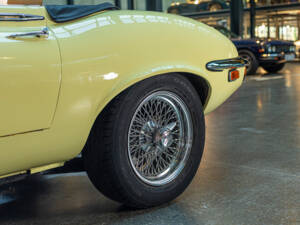 Imagen 10/28 de Jaguar E-Type V12 (1974)