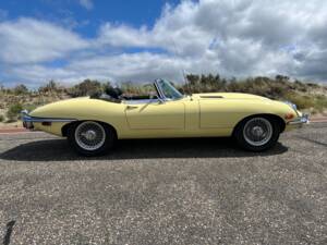 Image 2/5 of Jaguar E-Type (1969)