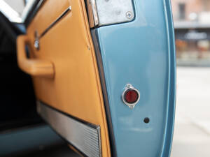 Image 32/40 of Ferrari 365 GT 2+2 (1969)