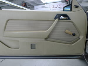 Image 21/33 of Mercedes-Benz 300 CE (1988)