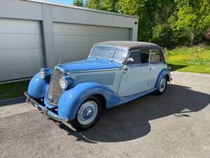 Image 2/9 of Mercedes-Benz 230 Cabriolet B (1939)