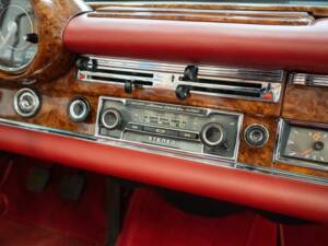 Image 23/37 of Mercedes-Benz 250 SE (1966)