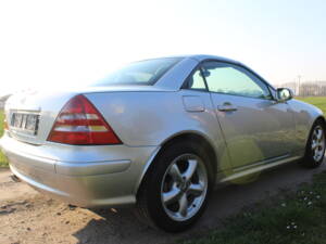 Image 22/52 of Mercedes-Benz SLK 320 (2000)