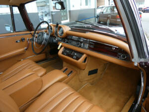 Image 11/25 of Mercedes-Benz 280 SE 3,5 (1971)