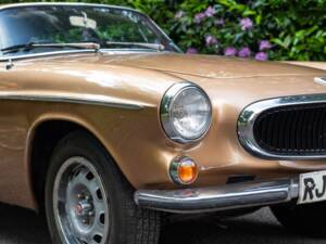 Image 17/50 of Volvo 1800 ES (1973)
