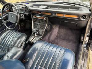 Image 18/42 of BMW 3,3 L (1974)