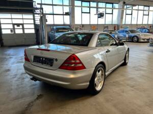 Image 8/40 de Mercedes-Benz SLK 230 Kompressor (1998)