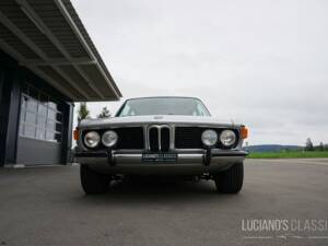 Image 18/76 of BMW 3,3 L (1975)