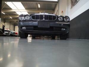 Bild 28/50 von Jaguar XJ 8 4.2 (2005)