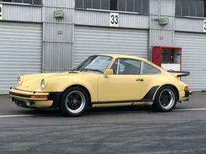 Image 2/35 of Porsche 911 Turbo 3.0 (1977)