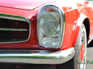 Image 41/50 of Mercedes-Benz 230 SL (1964)