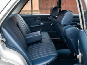 Image 36/63 of Mercedes-Benz 230&#x2F;6 (1974)