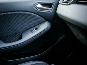 Image 25/33 of Renault Clio III 1.4 16V (2012)