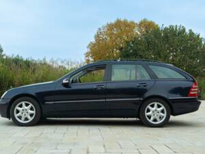 Image 5/50 of Mercedes-Benz C 320 T (2001)