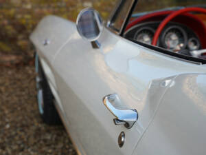 Image 32/50 of Chevrolet Corvette Sting Ray Convertible (1963)