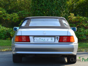 Image 22/50 of Mercedes-Benz 300 SL-24 (1993)