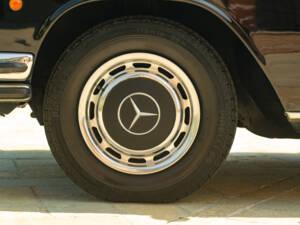 Image 15/50 of Mercedes-Benz 250 CE (1970)