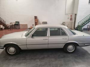 Image 3/5 of Mercedes-Benz 350 SE (1975)