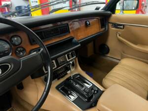 Bild 9/24 von Jaguar Sovereign H.E. V12 (1983)