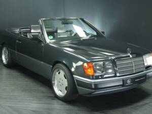 Afbeelding 8/82 van Mercedes-Benz 300 CE-24 3.4 AMG (1993)