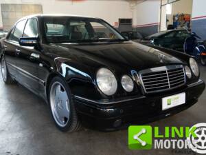 Imagen 1/10 de Mercedes-Benz E 55 AMG (1998)